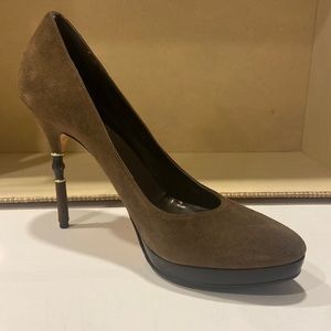 100% Authentic Gucci Khaki Suede Platform Bamboo Heel Pumps. Size 10